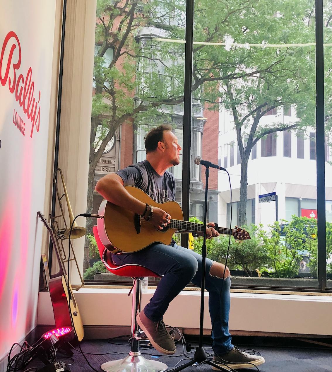 LIVE: Rhode Island Country Artist Kevin Herchen Plays The Bally’s Lounge at GoLocal